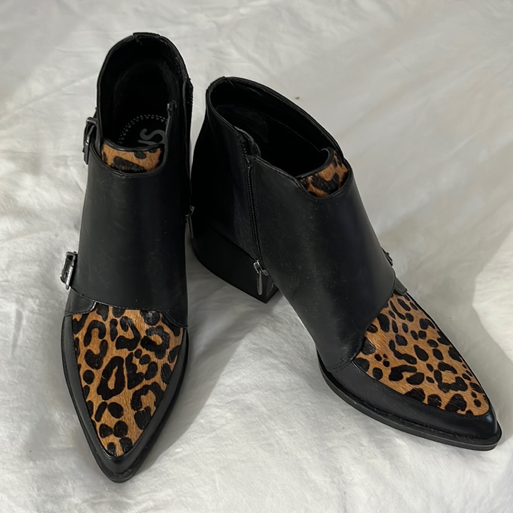 Sam Edelman “Circus” black and faux fur print bootie. Side zip and buckle.